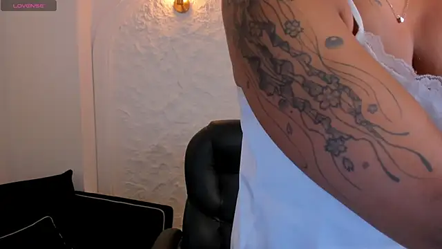 SarahYates online show from 07-11-26, 04:24