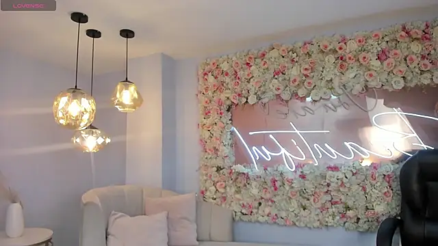 SarahYates online show from 04-18-26, 04:04