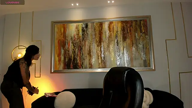 Snapshot of SarahYates chatting on 06-12-26, 04:10 SarahYates online show from 06-12-26, 04:10