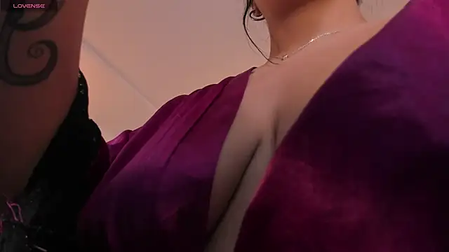 SarahYates online show from 03-15-26, 04:08