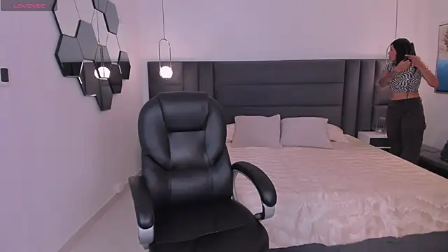 SarahYates online show from 11-10-25, 05:45