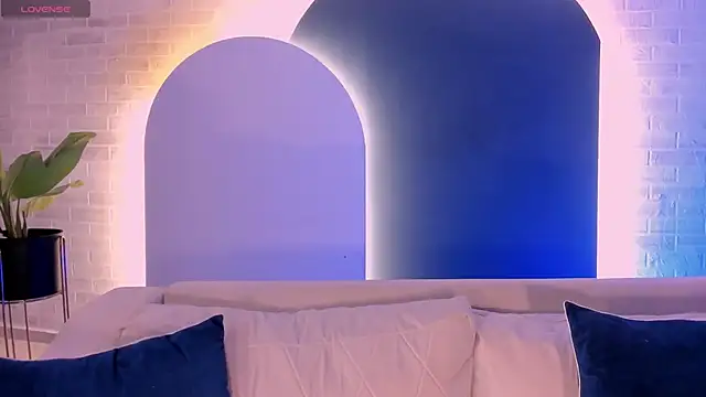 IsabellaMoreau online show from 10-06-25, 07:58