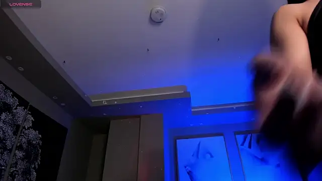 IsabellaMoreau online show from 11-17-25, 07:40