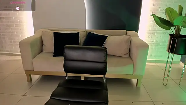 IsabellaMoreau online show from 12-13-25, 08:04