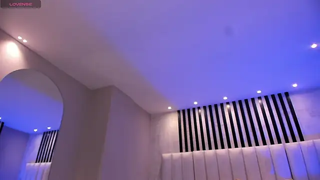 IsabellaMoreau online show from 10-14-25, 07:58