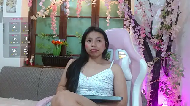 Snapshot of samara_selene chatting on 05-30-26, 03:13 samara selene online show from 05-30-26, 03:13