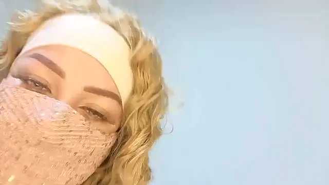 Snapshot of Lady-Rozalia chatting on 10-29-25, 02:27 Lady-Rozalia online show from 10-29-25, 02:27