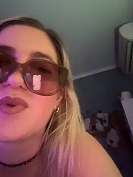 Snapshot of Granlady7 chatting on 02-07-26, 01:24 Granlady7 online show from 02-07-26, 01:24