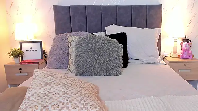 Snapshot of Zaraslim_ chatting on 09-18-25, 02:14 Zaraslim  online show from 09-18-25, 02:14