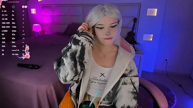 Cuddly Kitten online show from 09-27-25, 10:27