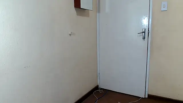 Snapshot of HugeTitisxx chatting on 02-17-26, 05:54 HugeTitisxx online show from 02-17-26, 05:54