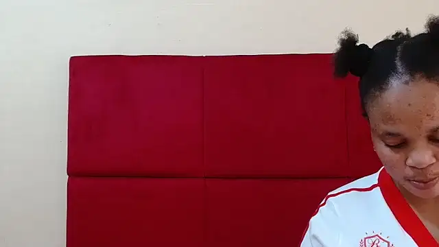 HugeTitisxx online show from 11-11-25, 06:36