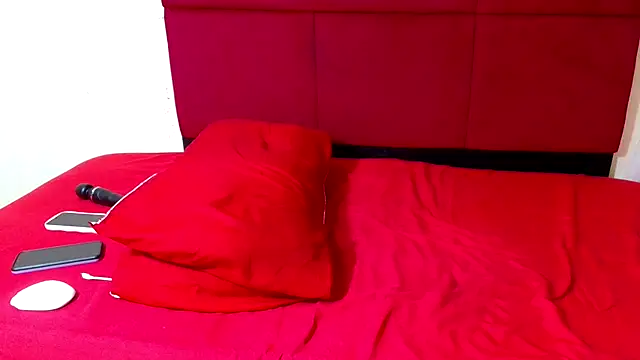 HugeTitisxx online show from 04-13-26, 01:37