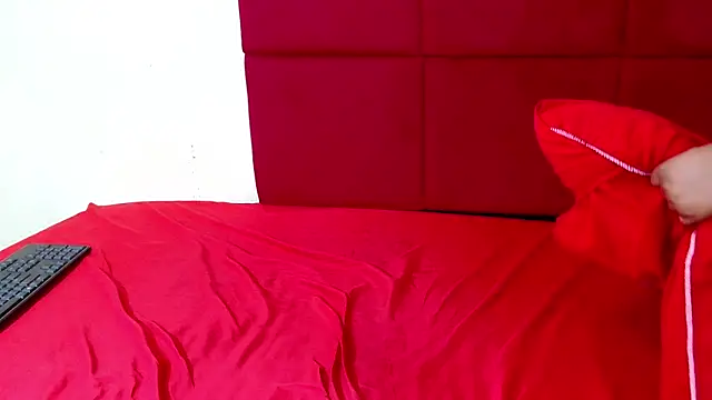 HugeTitisxx online show from 01-09-26, 07:54