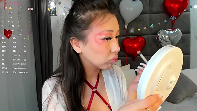 Nelly Kimm online show from 02-15-26, 01:17