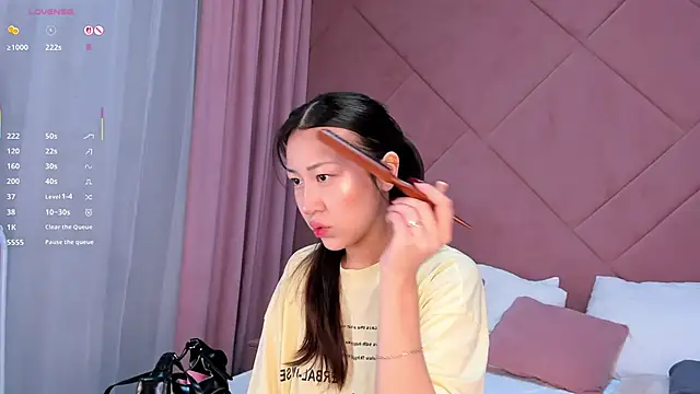 Nelly Kimm online show from 01-08-26, 01:11