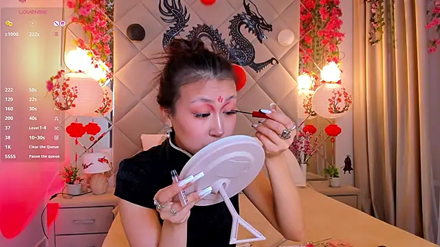 Nelly Kimm online show from 11-19-25, 01:05