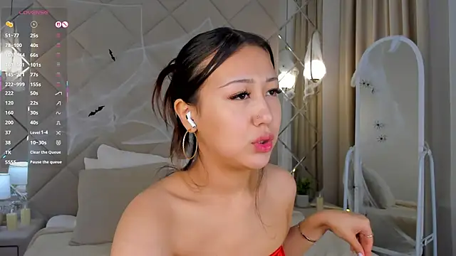 Nelly Kimm online show from 10-30-25, 01:26