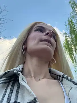 SelenaDaze online show from 04-08-26, 04:25