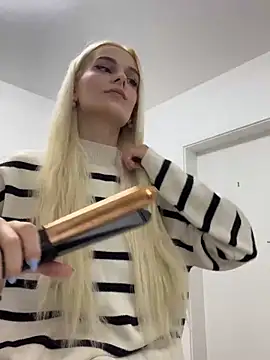 SelenaDaze online show from 03-28-26, 05:52