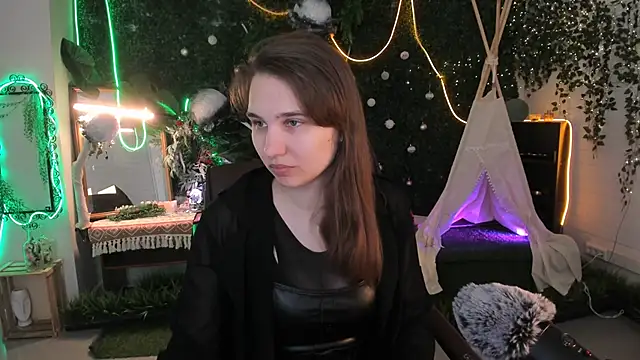 Snapshot of TessaMill chatting on 04-18-26, 09:11 TessaMill online show from 04-18-26, 09:11