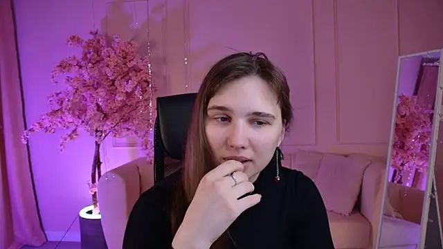 Snapshot of TessaMill chatting on 06-15-26, 10:59 TessaMill online show from 06-15-26, 10:59