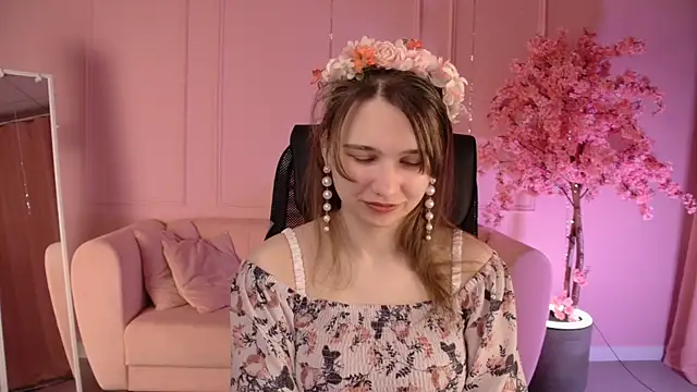 Snapshot of TessaMill chatting on 05-13-26, 05:14 TessaMill online show from 05-13-26, 05:14
