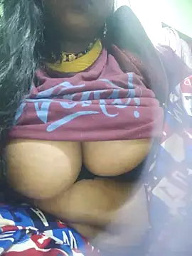 Snapshot of Dassing_strip_couple chatting on 12-17-25, 02:49 Dassing strip couple online show from 12-17-25, 02:49