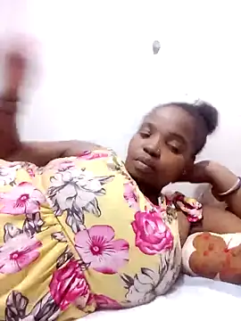 ShySexyBaddiexx online show from 10-26-25, 01:50