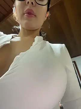 Snapshot of oh_nina chatting on 06-01-26, 11:37 oh nina online show from 06-01-26, 11:37