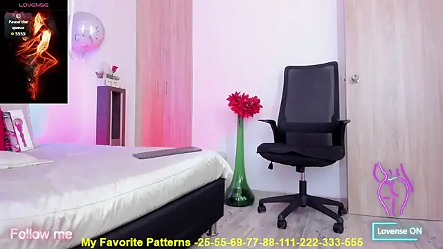 Snapshot of miaroberts69 chatting on 09-27-25, 04:29 miaroberts69 online show from 09-27-25, 04:29