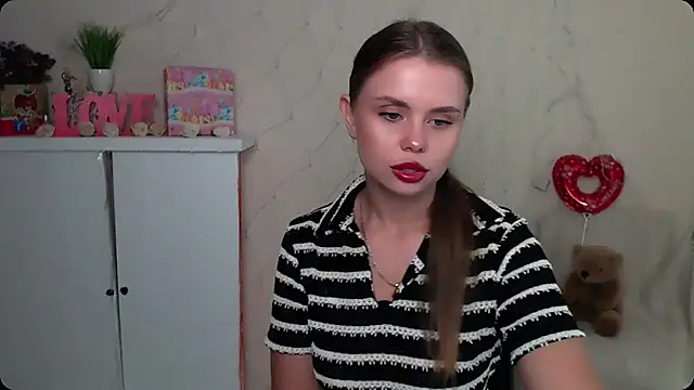 Snapshot of OceanicDawn chatting on 09-11-25, 07:19 OceanicDawn online show from 09-11-25, 07:19