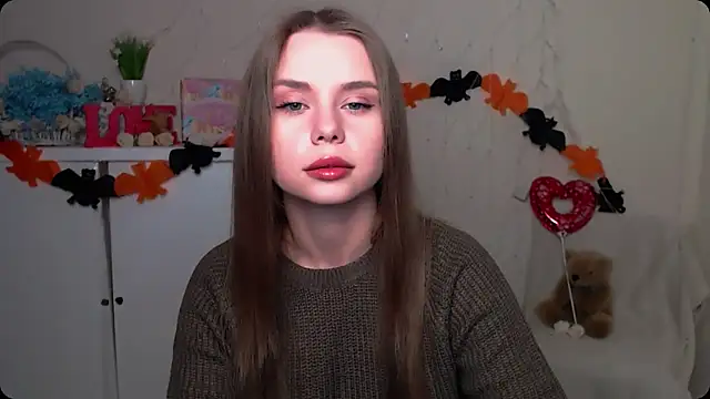 Snapshot of OceanicDawn chatting on 10-19-25, 06:38 OceanicDawn online show from 10-19-25, 06:38