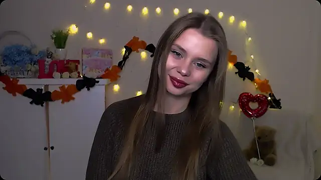 Snapshot of OceanicDawn chatting on 10-23-25, 05:28 OceanicDawn online show from 10-23-25, 05:28