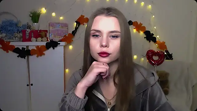 Snapshot of OceanicDawn chatting on 10-15-25, 05:39 OceanicDawn online show from 10-15-25, 05:39