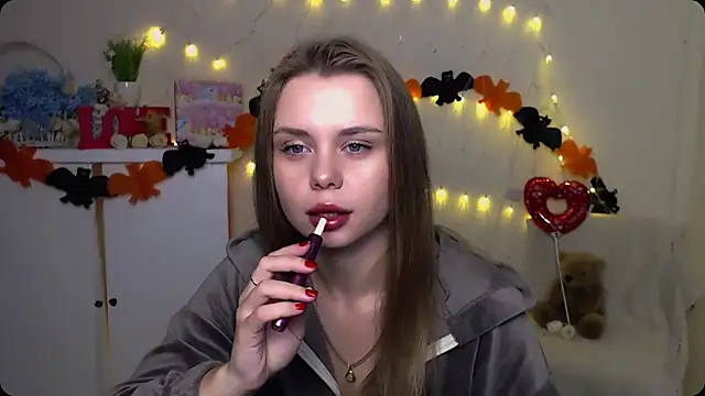 Snapshot of OceanicDawn chatting on 10-10-25, 05:19 OceanicDawn online show from 10-10-25, 05:19