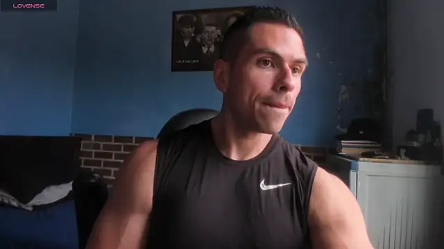 Snapshot of justinkarter chatting on 05-12-26, 05:52 justinkarter online show from 05-12-26, 05:52