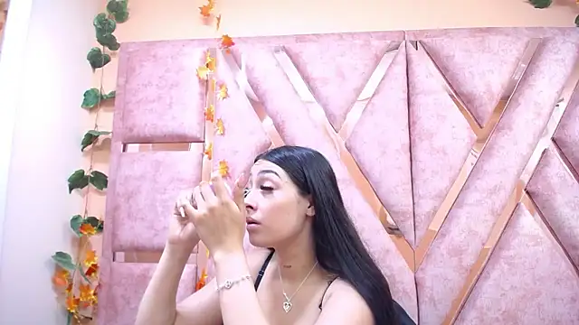 Issabela Mackey  online show from 11-16-25, 04:39