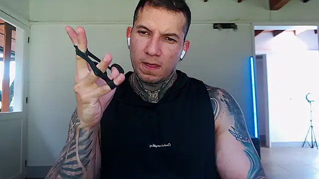 Snapshot of Shane_Clay chatting on 05-14-26, 06:27 Shane Clay online show from 05-14-26, 06:27