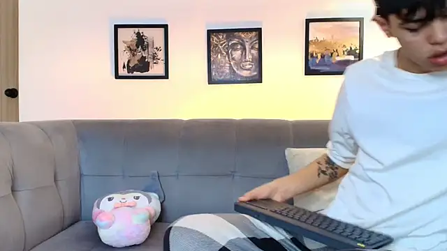 TWINKS FRIENDS online show from 04-15-26, 01:26