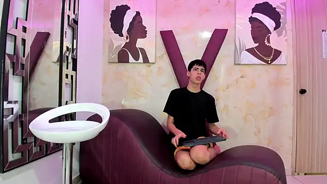 TWINKS FRIENDS online show from 01-12-26, 01:29