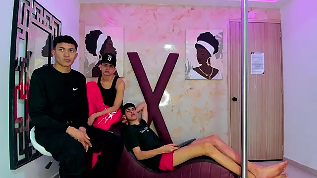 TWINKS FRIENDS online show from 02-05-26, 01:29