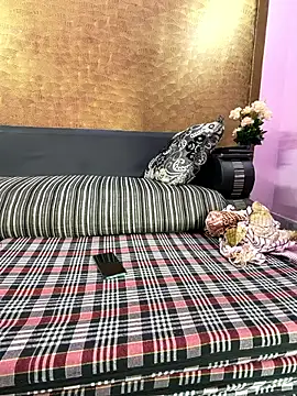 Iampriyaaa15 online show from 05-13-26, 06:31