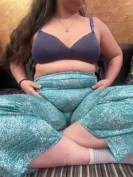 Iampriyaaa15 online show from 02-12-26, 08:36