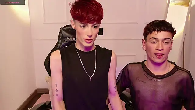 Snapshot of star_storm chatting on 11-02-25, 04:50 star storm online show from 11-02-25, 04:50