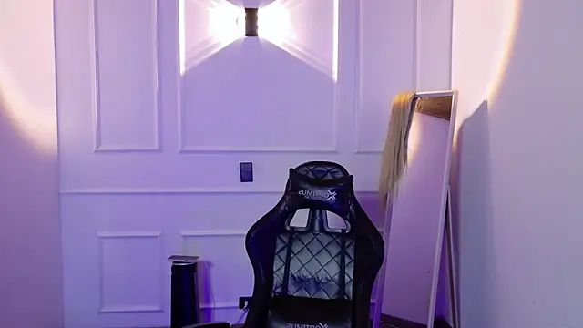 Snapshot of star_storm chatting on 10-10-25, 07:36 star storm online show from 10-10-25, 07:36