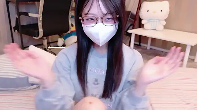 Snapshot of OSUSHI-CHAN chatting on 06-08-26, 05:02 OSUSHI-CHAN online show from 06-08-26, 05:02