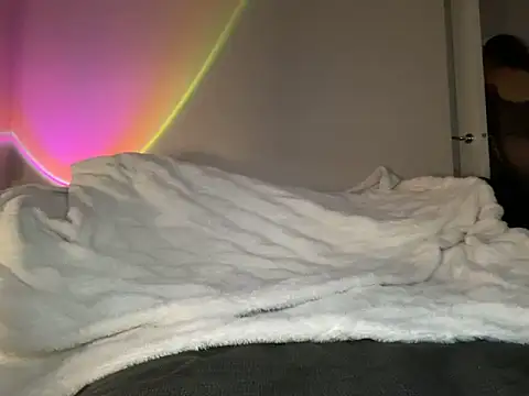Snapshot of FrancescaXO chatting on 06-18-26, 08:36 FrancescaXO online show from 06-18-26, 08:36