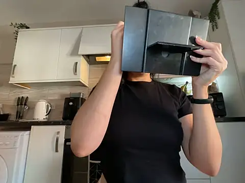 FrancescaXO online show from 03-11-26, 08:41