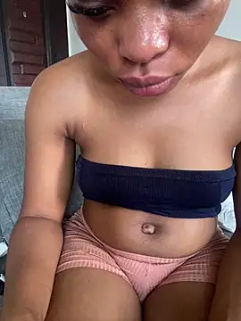 Snapshot of PrettyNina77 chatting on 12-22-25, 10:48 PrettyNina77 online show from 12-22-25, 10:48